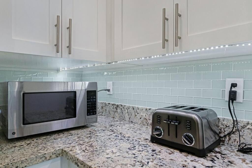 Heated Pool I Soundproof Home I Firepit I 630Mbps Hollywood Dış mekan fotoğraf