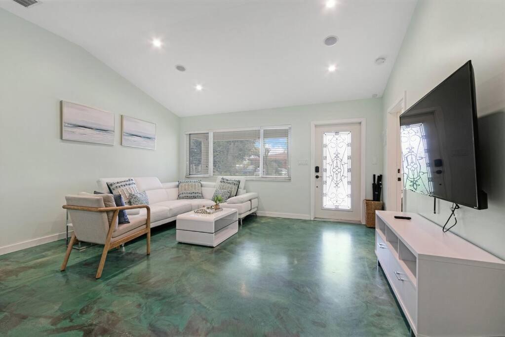 Heated Pool I Soundproof Home I Firepit I 630Mbps Hollywood Dış mekan fotoğraf