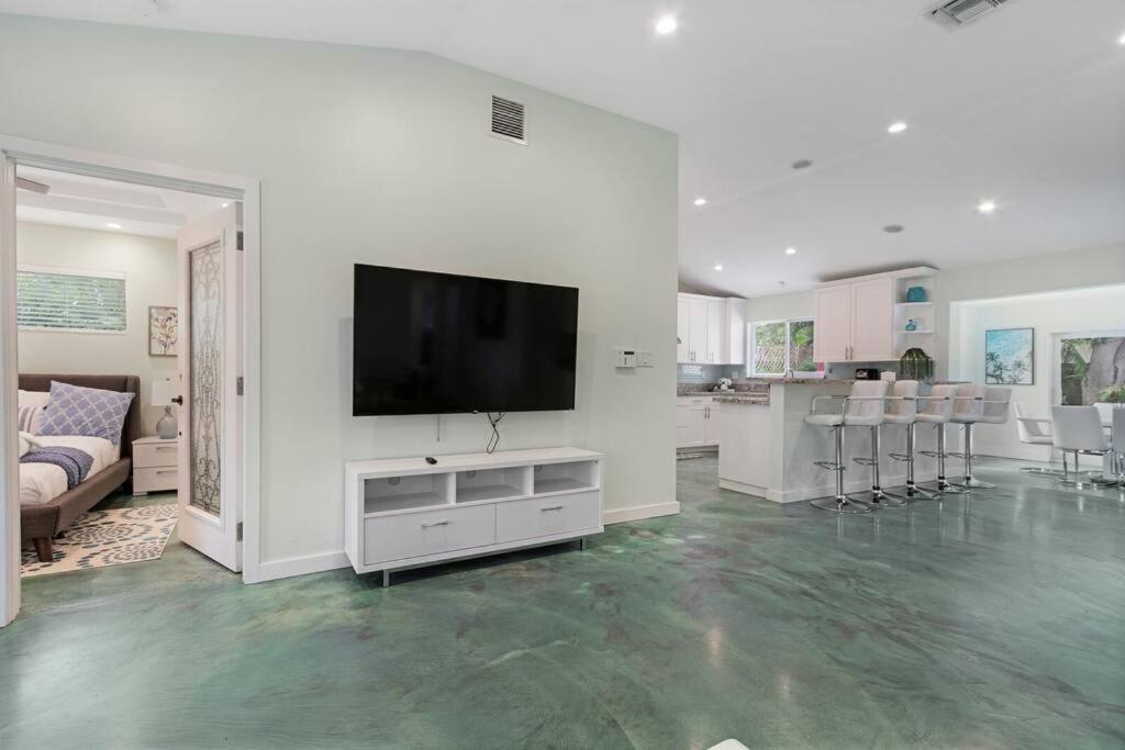 Heated Pool I Soundproof Home I Firepit I 630Mbps Hollywood Dış mekan fotoğraf